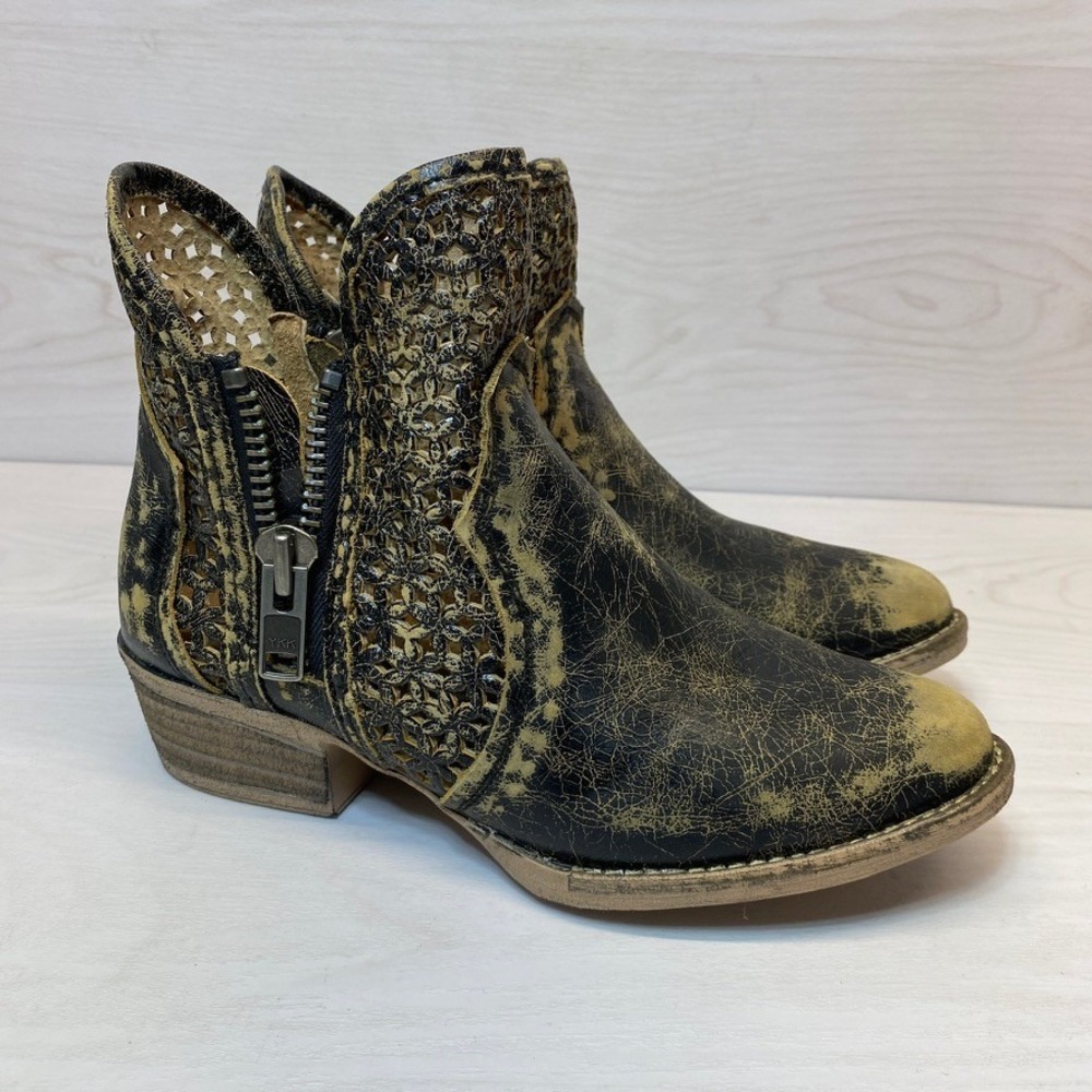 Circle G Womens‎ 8.5 Booties Western Distressed Black Tan Cowgirl Ankle Boots